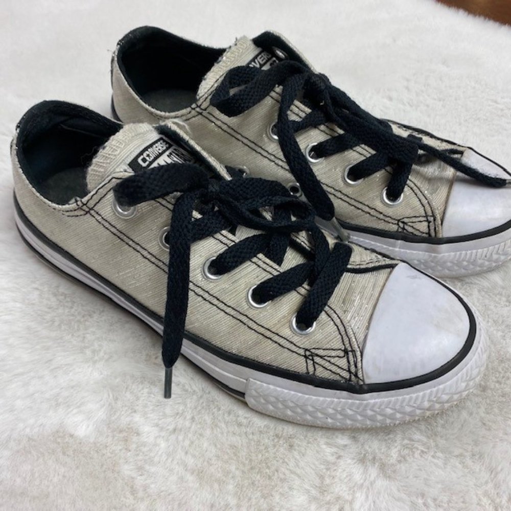 Girl's Converse Chuck Taylor All Stars Silver Metallic Sneakers, size 13 Youth‎